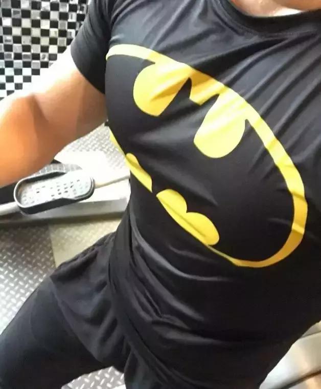 胸肌太大了穿不上衬衫,胸肌太大衬衣扣不上