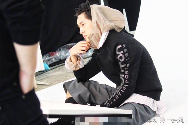 易烊千玺mj舞蹈对比张艺兴,千玺张艺兴王嘉尔舞蹈