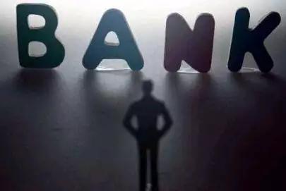 向银行贷款500万一年利息是多少呢,跟银行借5万容易吗