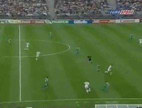 野兽足球的巅峰!一帮不知多少岁的bug,最*力暴**手段撞死西班牙!