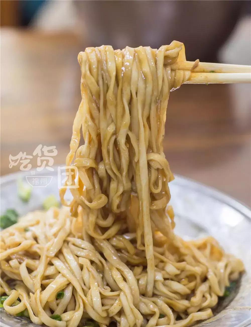 这家店的老板心太坏，放这么多料，是存心为难我胖虎？