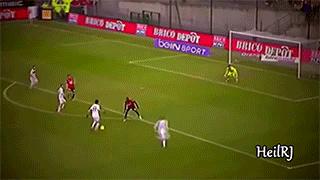 禁区弧顶任意球这几脚堪称世界级,十大经典破门任意球