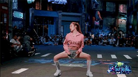 七岁小孩跳街舞很酷的感觉 (小孩喜欢跳的街舞又简单又好玩)