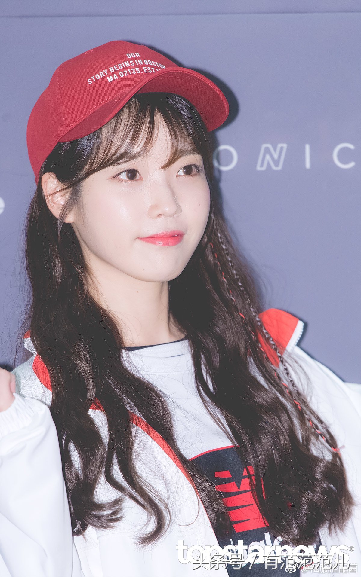 李知恩穿黑色衣服黑色裤子视频,iu李知恩皮衣皮裤