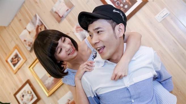 香蕉哥哥爆婚讯319冲绳迎娶草莓姊姊