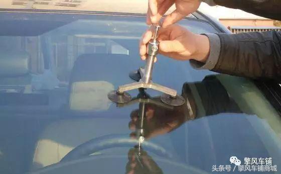 车玻璃砸了一个印子怎么办,车玻璃被石子弹出坑