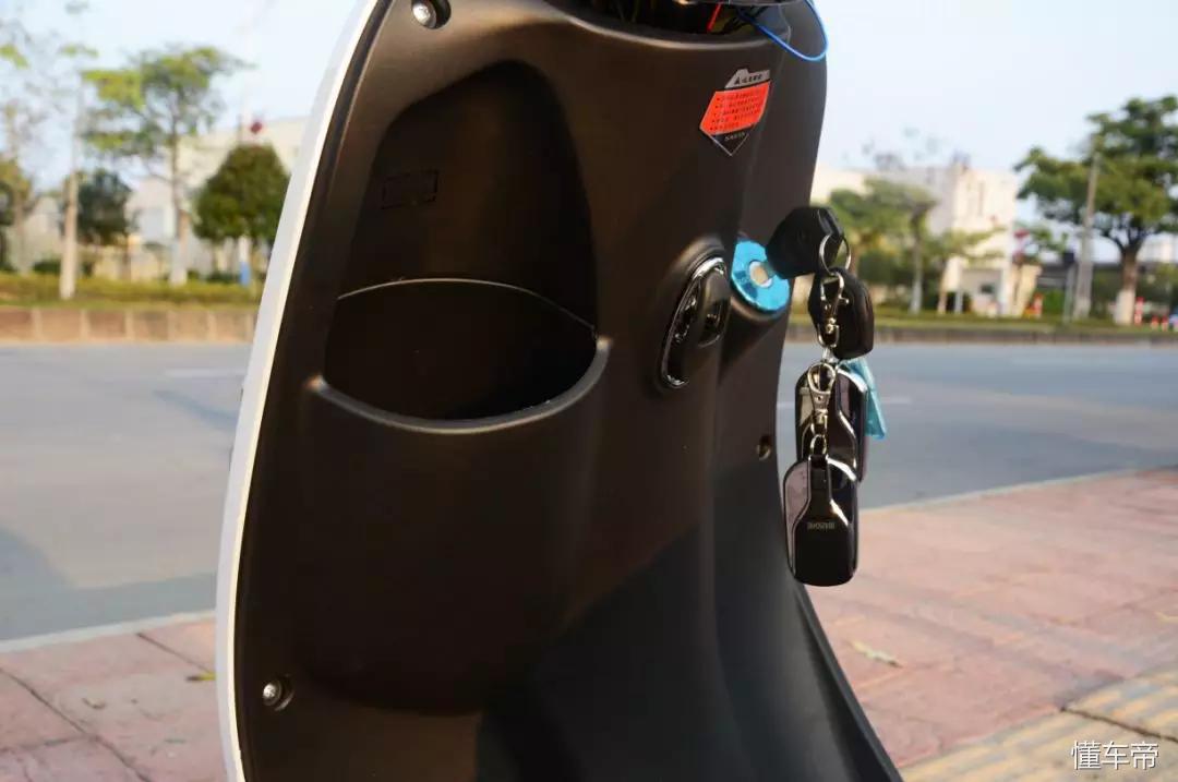 运动炫酷款电动车,三雅电动车