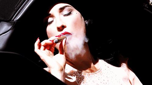 抽雪茄的动作怎么学,九分钟教你雪茄的正确抽法