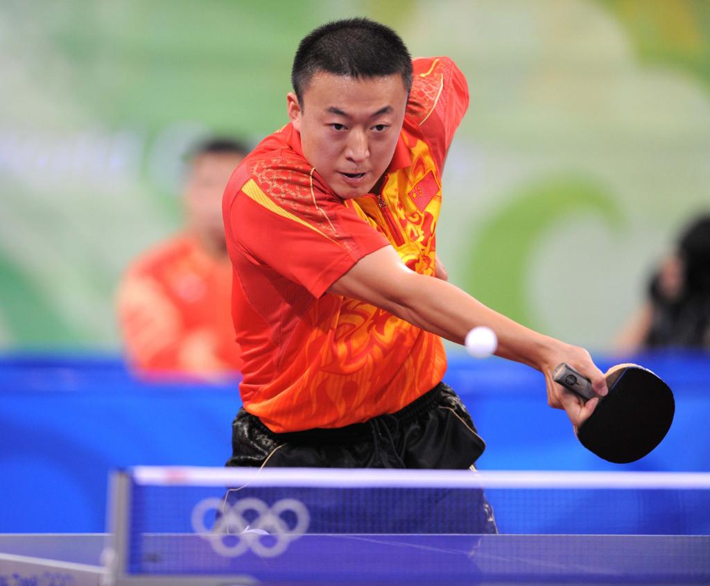 直板反手推挡球技术的动作要点,乒乓球直板推挡好的选手如何应对