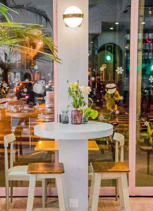 转角遇到猪？！魔都首家粉猪餐厅，吃完变精致的猪猪女孩！