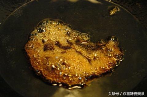 不用不粘锅的锅炒糖色粘锅吗,炒糖色稍微有点苦正常吗