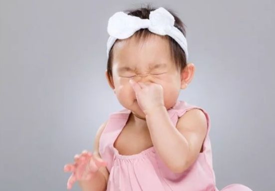 流清涕鼻塞打喷嚏眼睛睁不开,宝宝鼻塞打喷嚏流清涕