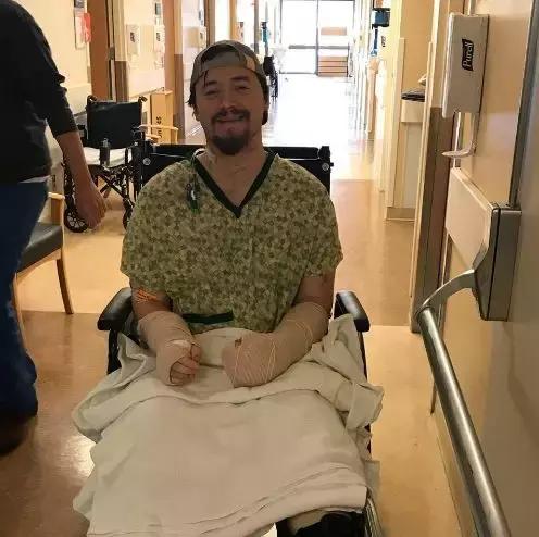 结局感人！男子沉迷游戏疯狂吃鸡，被女友用武士刀砍伤