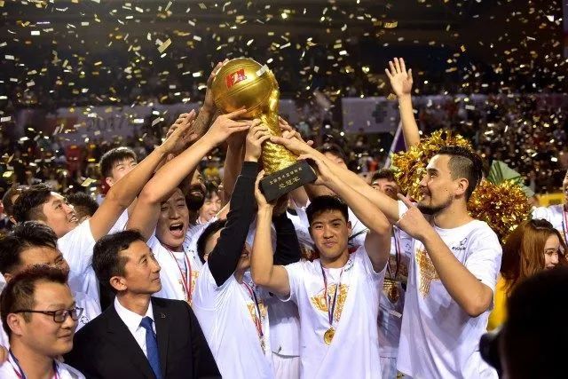 2020世界足坛发生的事情,全球足球赛事停摆