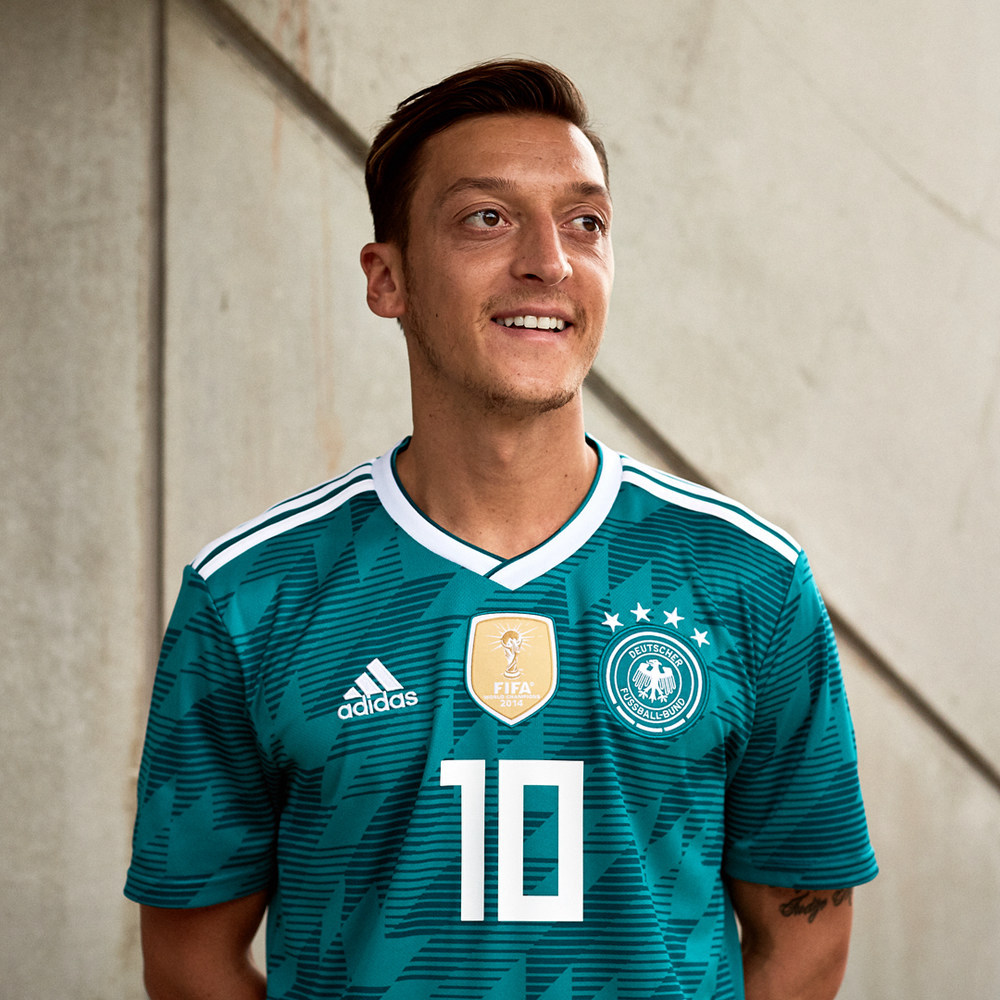 复古范儿+潮流范儿！这样的阿迪达斯世界杯球衣你还不满意？