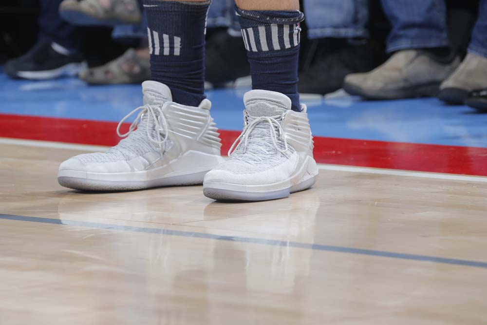 “师弟”让这双鞋在赛场上寿终正寝！IT穿这双鞋说出了湖人总…！