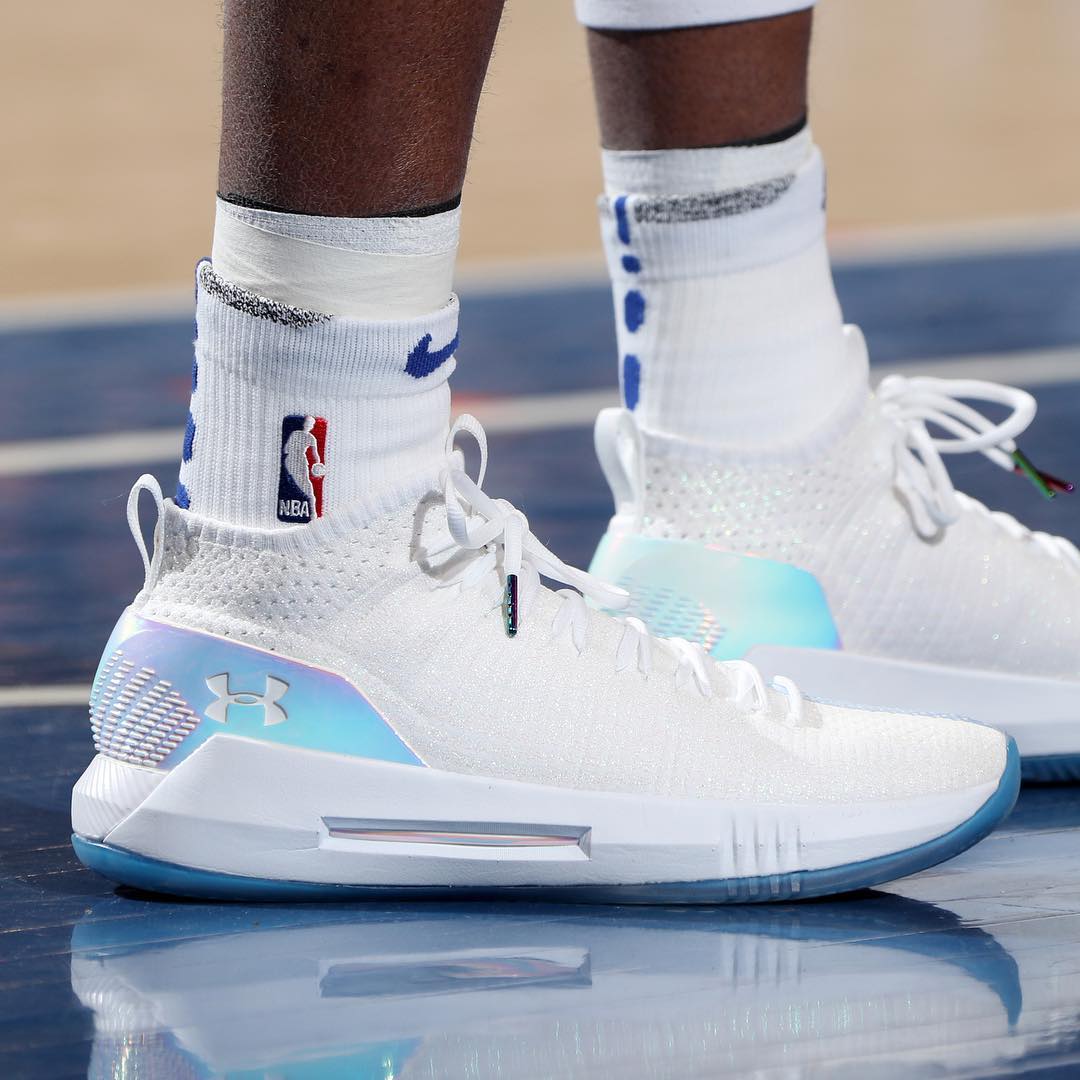 “师弟”让这双鞋在赛场上寿终正寝！IT穿这双鞋说出了湖人总…！