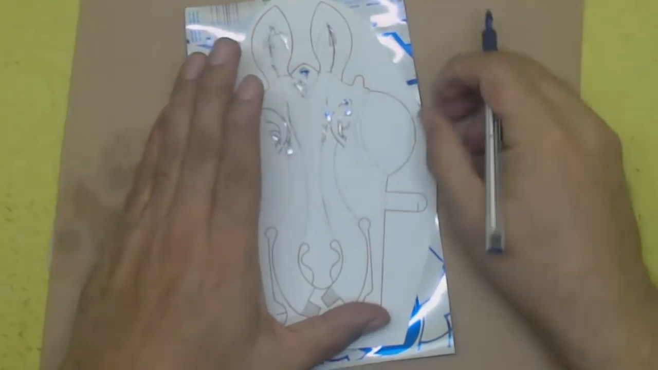 用易拉罐做手工艺品简单易学,易拉罐做手工艺品制作方法