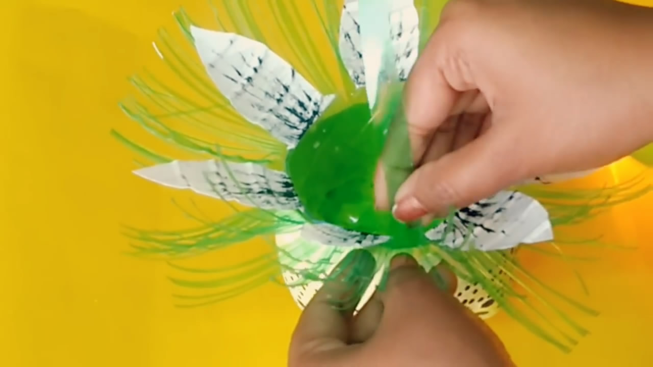 四年级变废为宝塑料瓶创意花篮,塑料瓶制作花篮的视频教程全集