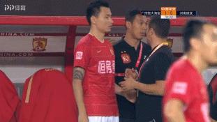 趣说中超：恒大门将最强背景帝，裁判一行为真赞，角旗杆躺枪