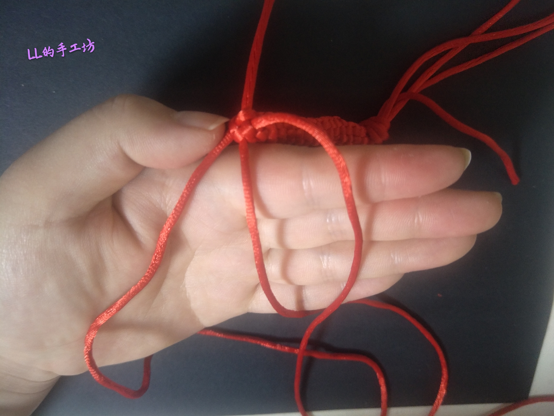 手工编织心形小挂件视频教程,一根绳子编好看吊坠简单