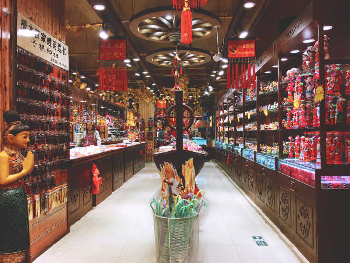 愿你眼里充满阳光笑里全是坦荡,愿你眼里装着太阳