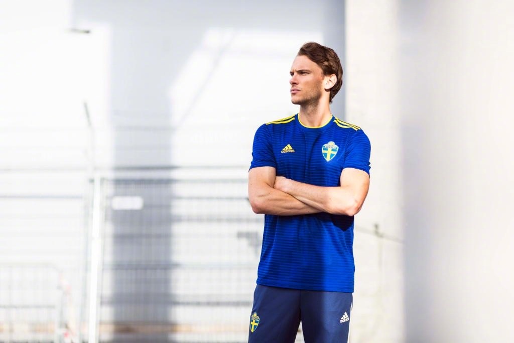 阿迪达斯2021赛季球衣,阿迪达斯18世界杯球衣