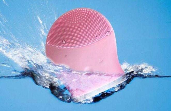 用了洁面仪，才知道以前的脸都白洗了