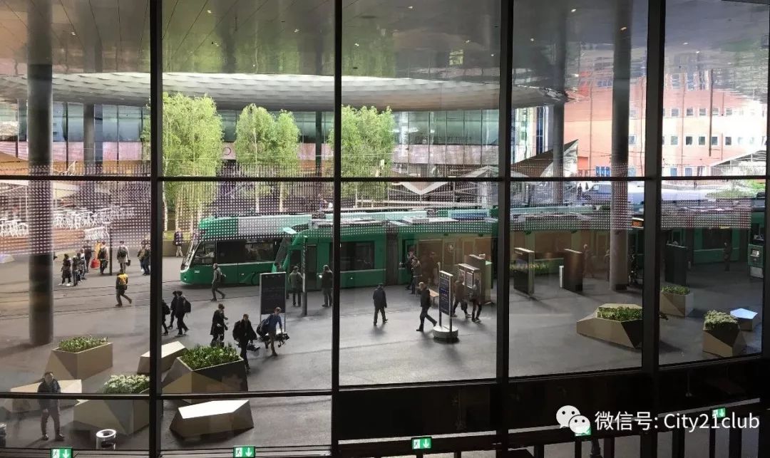 世间的所有相遇都是久别重逢粤语,世间的久别重逢都是不期而遇