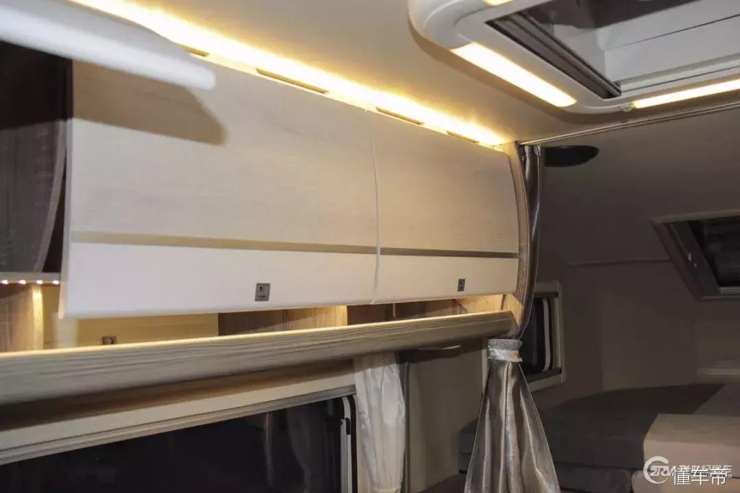 32万买房车,42万块钱买了一辆房车自驾游