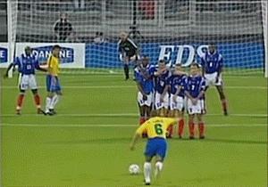 足坛上轰动最大的十大倒挂金钩,里沙利松倒挂金钩还是凌空抽射