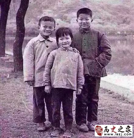 霍金本拉登高清壁纸,站着的霍金的照片