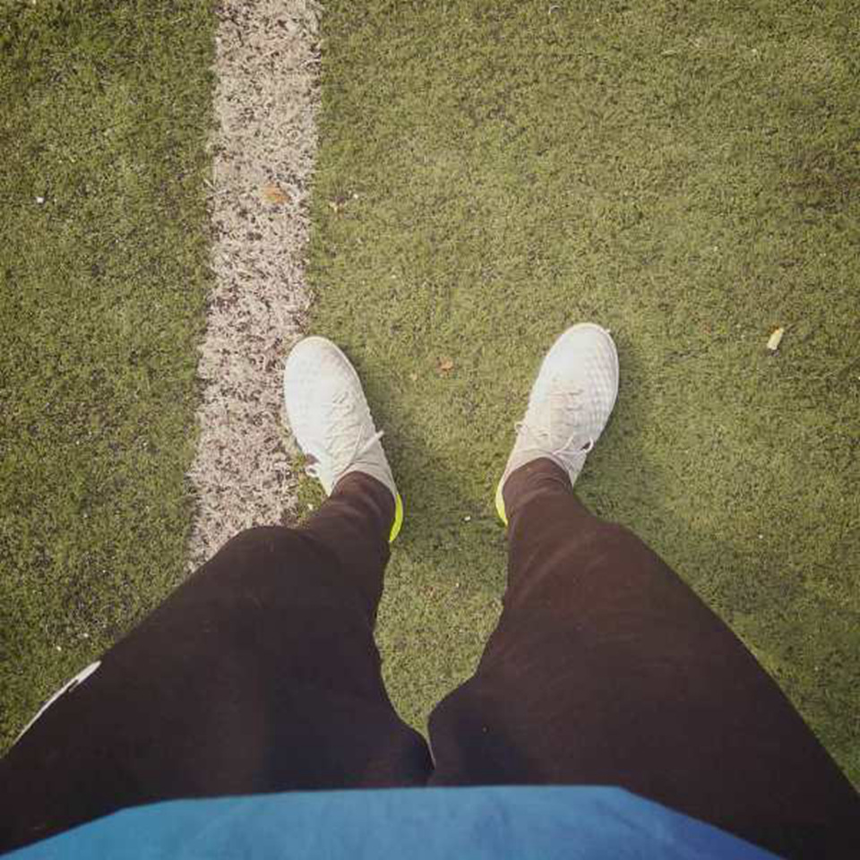 安踏足球鞋enjoyz,好看足球鞋照片