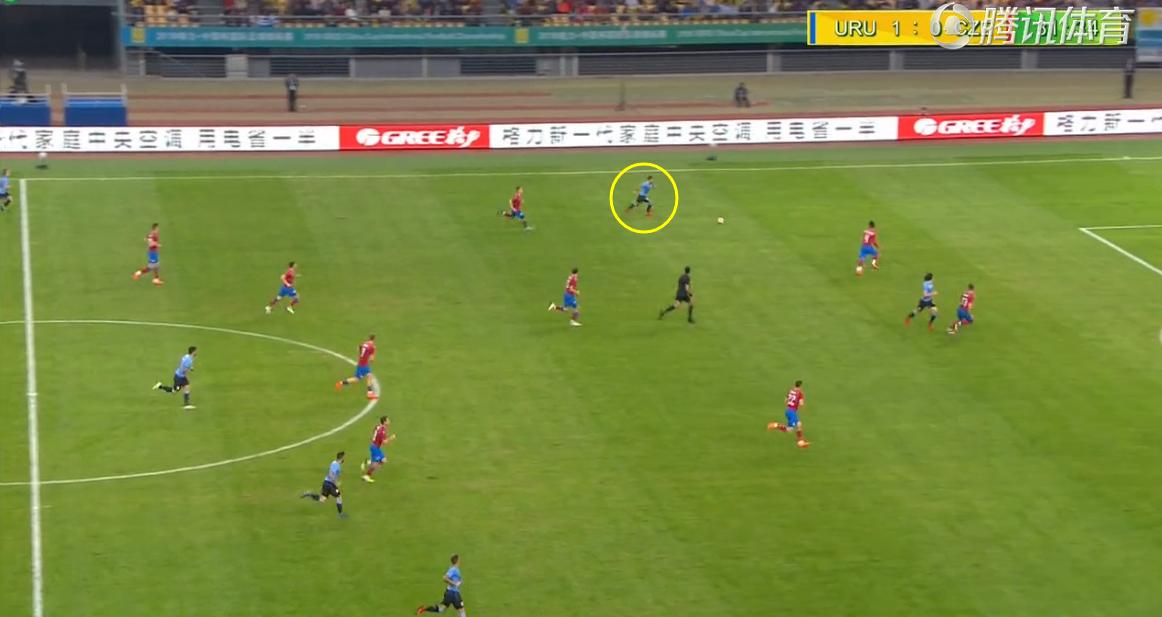 中国杯上倒钩的新疆球员,卡瓦尼单刀弧线球