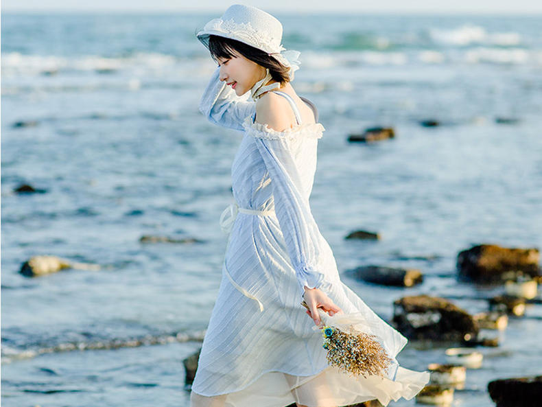 雪纺碎花裙搭配秋冬,初秋混搭雪纺裙唯美浪漫