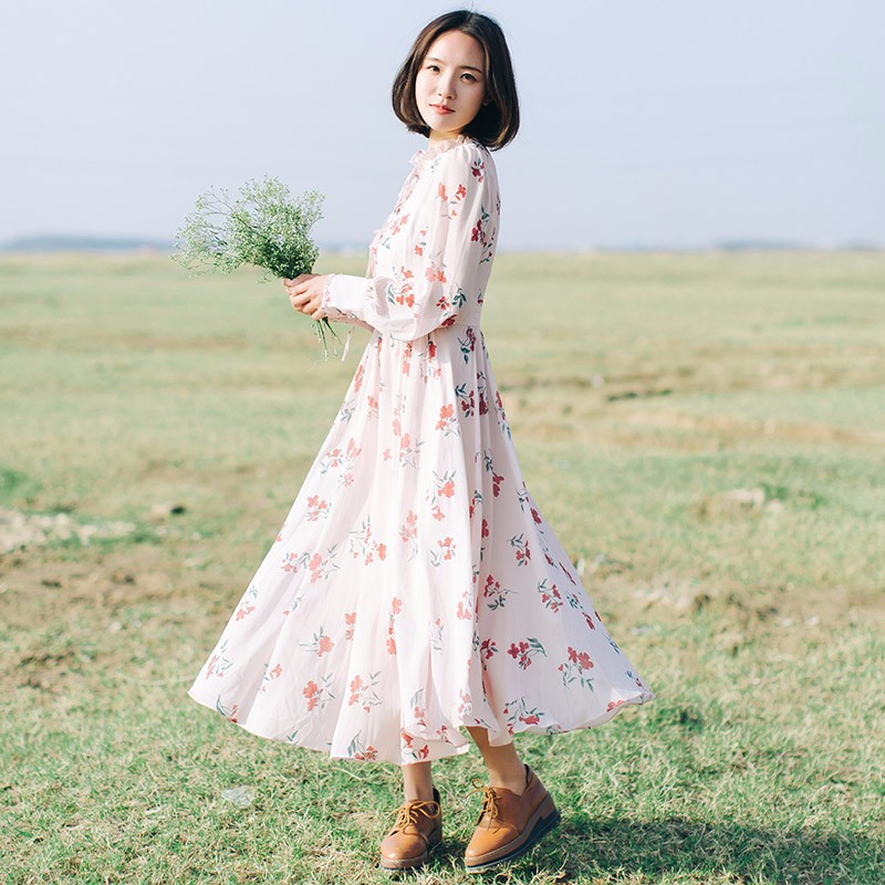 雪纺碎花裙搭配秋冬,初秋混搭雪纺裙唯美浪漫