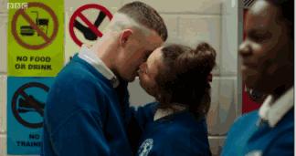 这部神剧告诉我们，中国青春片的问题真不在堕胎