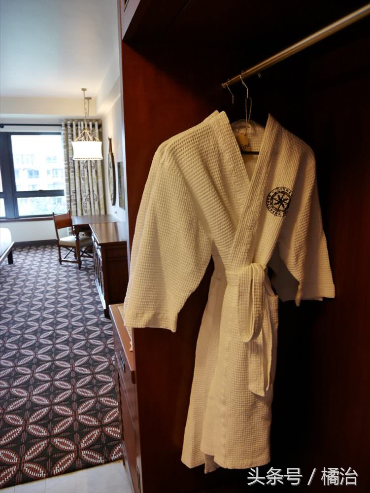 去香港迪士尼入住体验,香港迪士尼探索家酒店游泳池