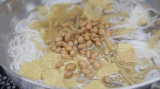 螺蛳粉酸辣鲜爽正宗柳州风味,螺蛳粉酸辣鲜柳州人就爱吃这个味