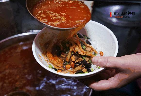 螺蛳粉酸辣鲜爽正宗柳州风味,螺蛳粉酸辣鲜柳州人就爱吃这个味