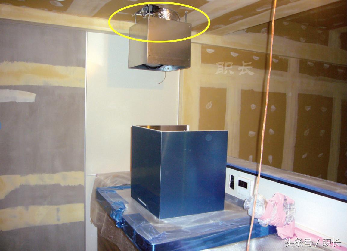 排烟管道怎么不占用橱柜空间,厨房排烟管在吊柜里怎么处理