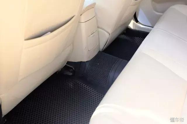 吉利帝豪ec7和715哪个好,吉利帝豪ec7油气混合版测试