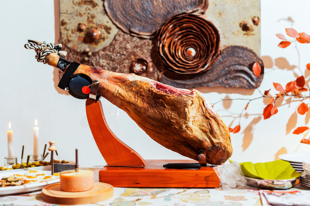 肥瘦相间、咸香回甜，全球12款顶级火腿，除了金华火腿你吃过几个