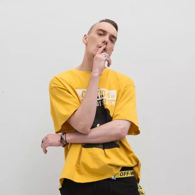 男士宝蓝色衬衫上衣搭配什么裤子,男士上衣怎么穿搭显高