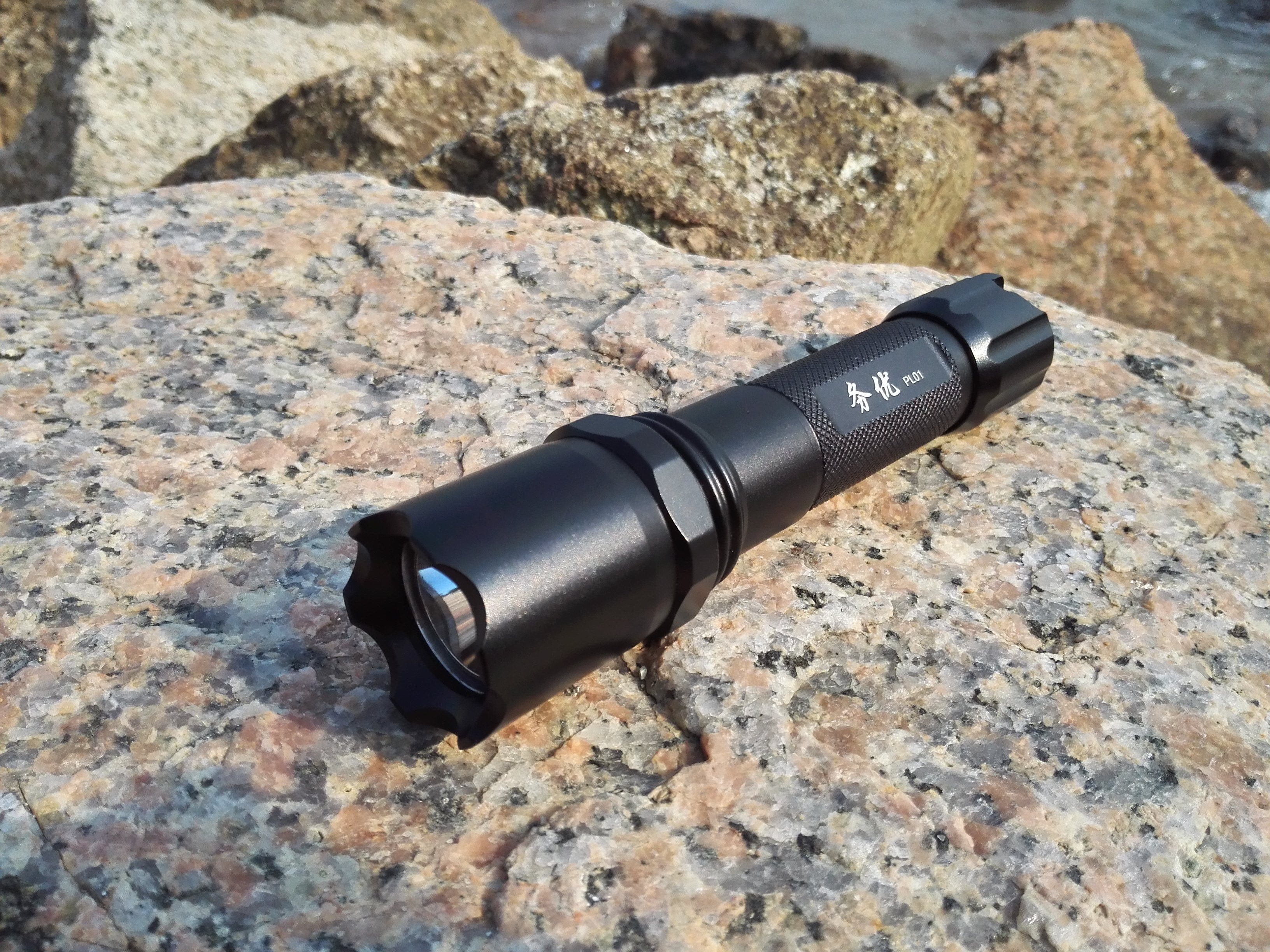 强光手电筒防身合法吗中国,防身强光手电筒自带拍照报警功能