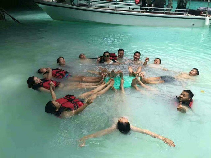 宝贝喜欢小金鱼,宝贝喜欢玩水