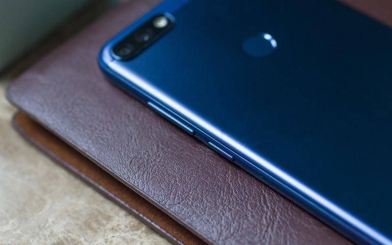 899元就可以购买这么酷炫的神器荣耀畅玩7C全面屏和人脸解锁