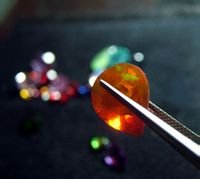 欧泊宝石什么材质,欧珀和欧泊是一个品牌吗