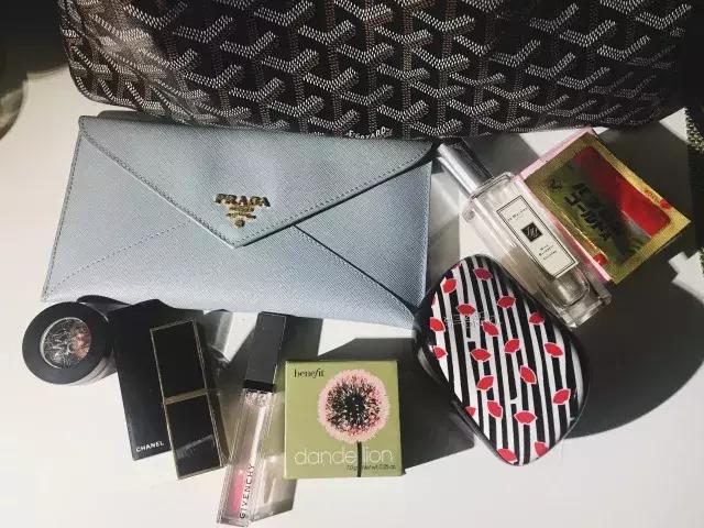 翻包行动|我居然在职场精英小姐姐的包里发现了。。。