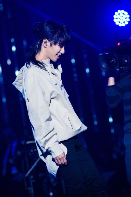 华晨宇是怎么评价自己的歌呢,专业人士评价华晨宇的歌